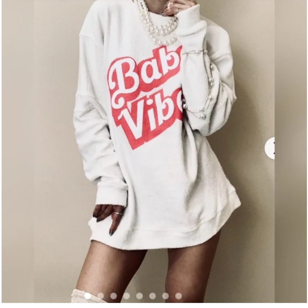 Pacific and Co Babe Vibes small sweatshirt long sleeves